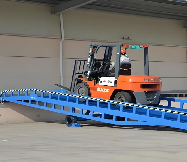 绿园移动式卸货平台（叉车用）